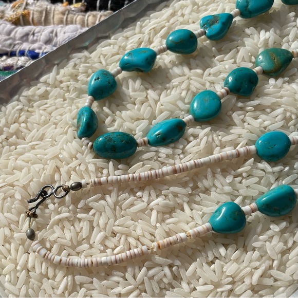 Vintage Native American Indigenous Turquoise Nugget Hand Strung Necklace - Picture 5 of 11